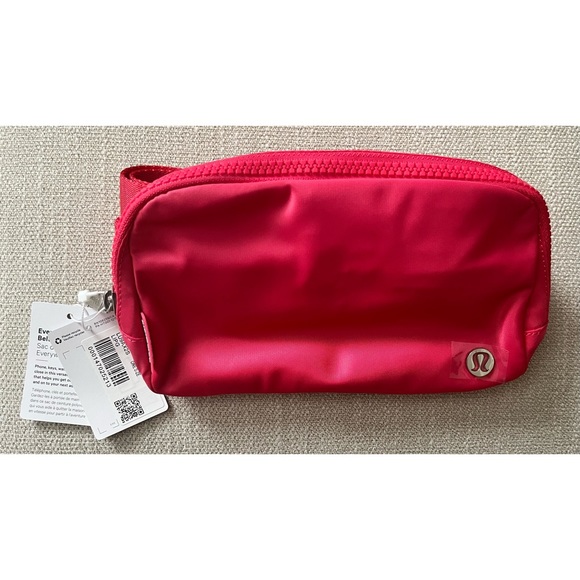 lululemon athletica Bags Nwt Lululemon Everywhere Belt Bag L Lip